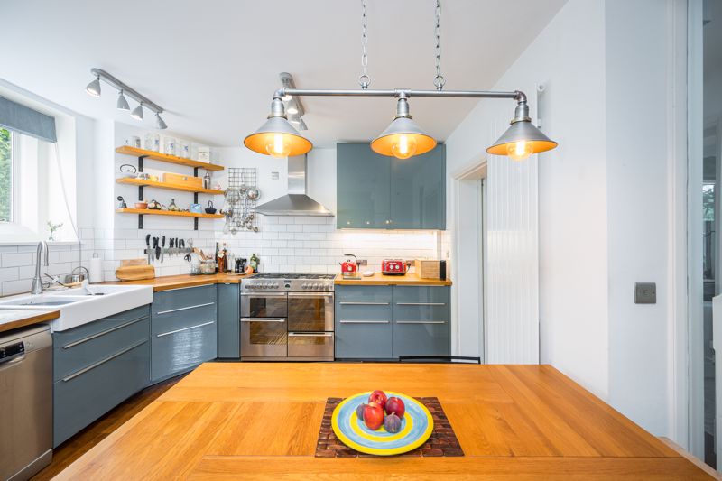 Kitchen / Breakfast Room- click for photo gallery